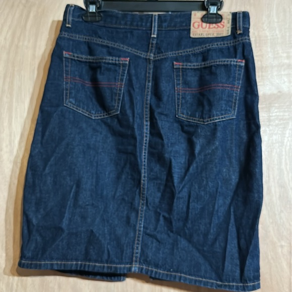 Guess 29 skirt - Picture 2 of 4
